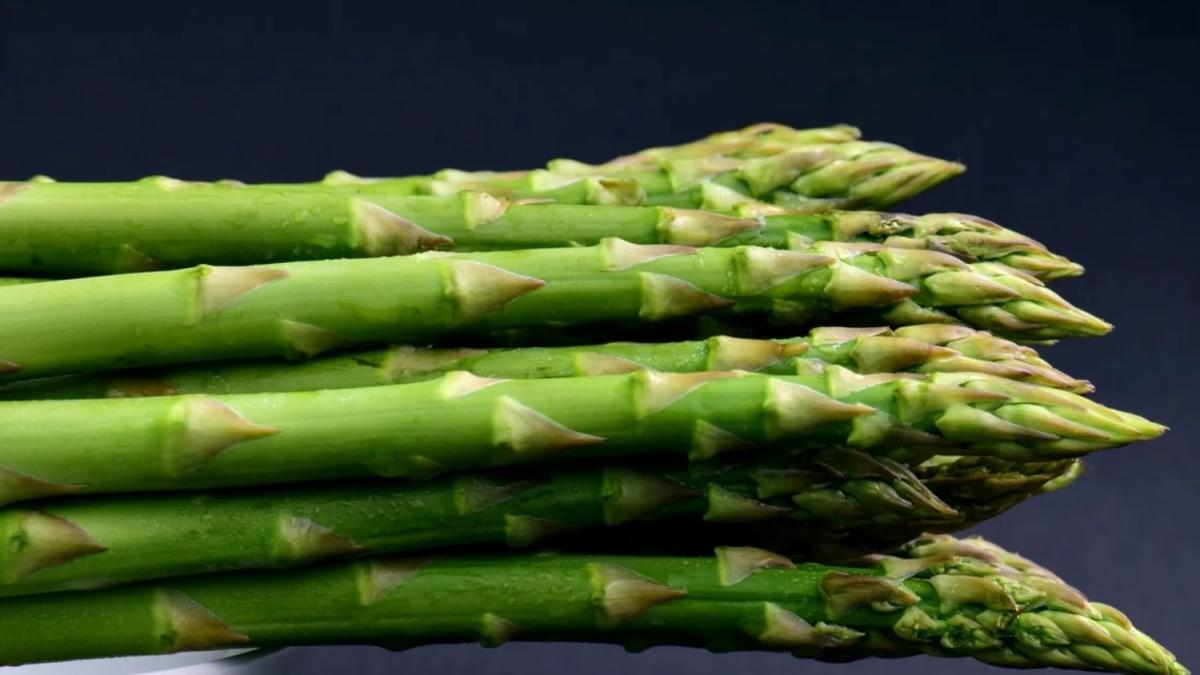 putini romani stiu cum se gateste corect sparanghelul