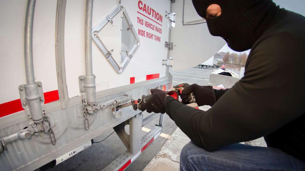 camion atacat cartier tulcea