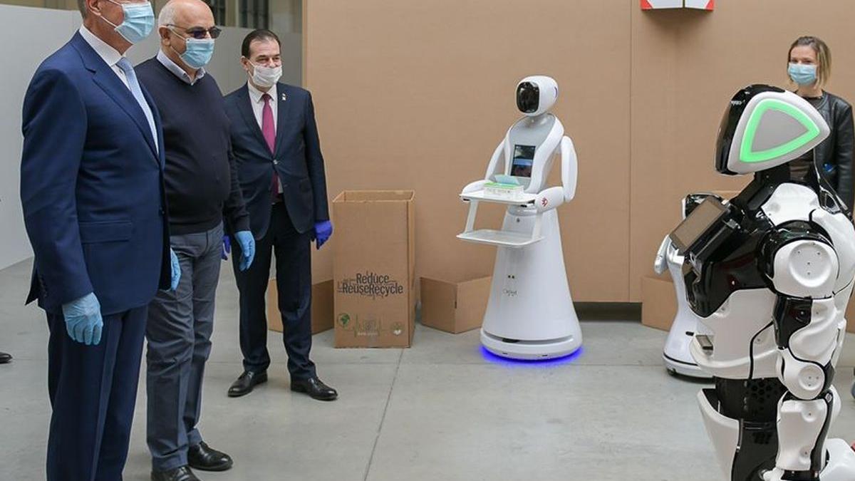 Imaginile zilei! Iohannis, dialog cu robotul ”Escu”