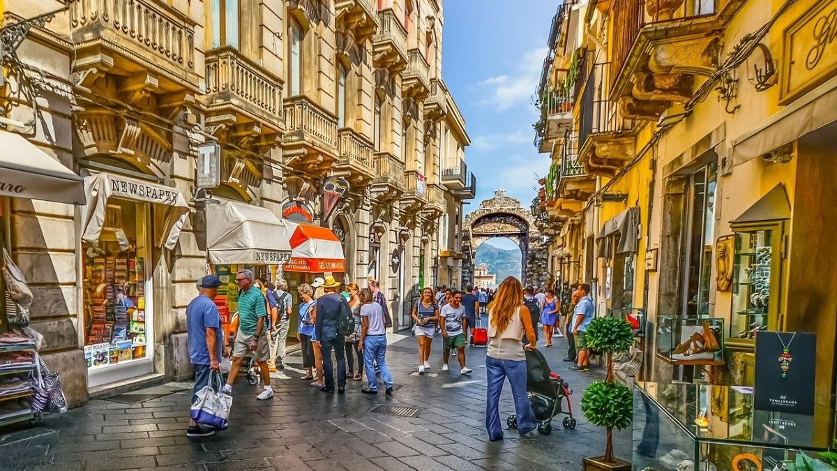 bilete de avion decontate si cazare gratuita pentru turistii care vor ajunge in acest oras din