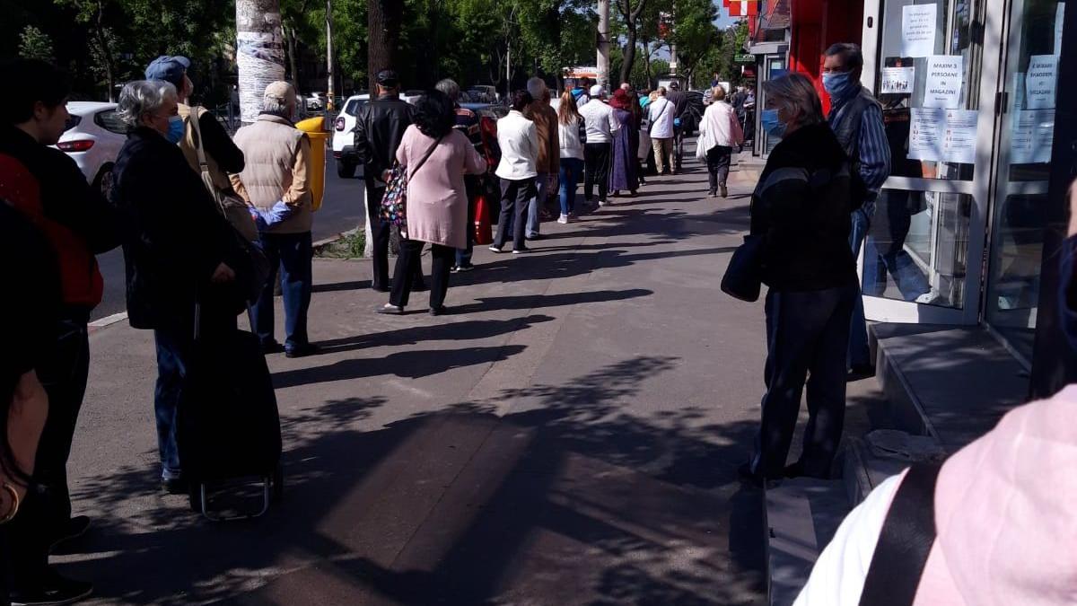 cozi batrani plata facturi pandemie coronavirus