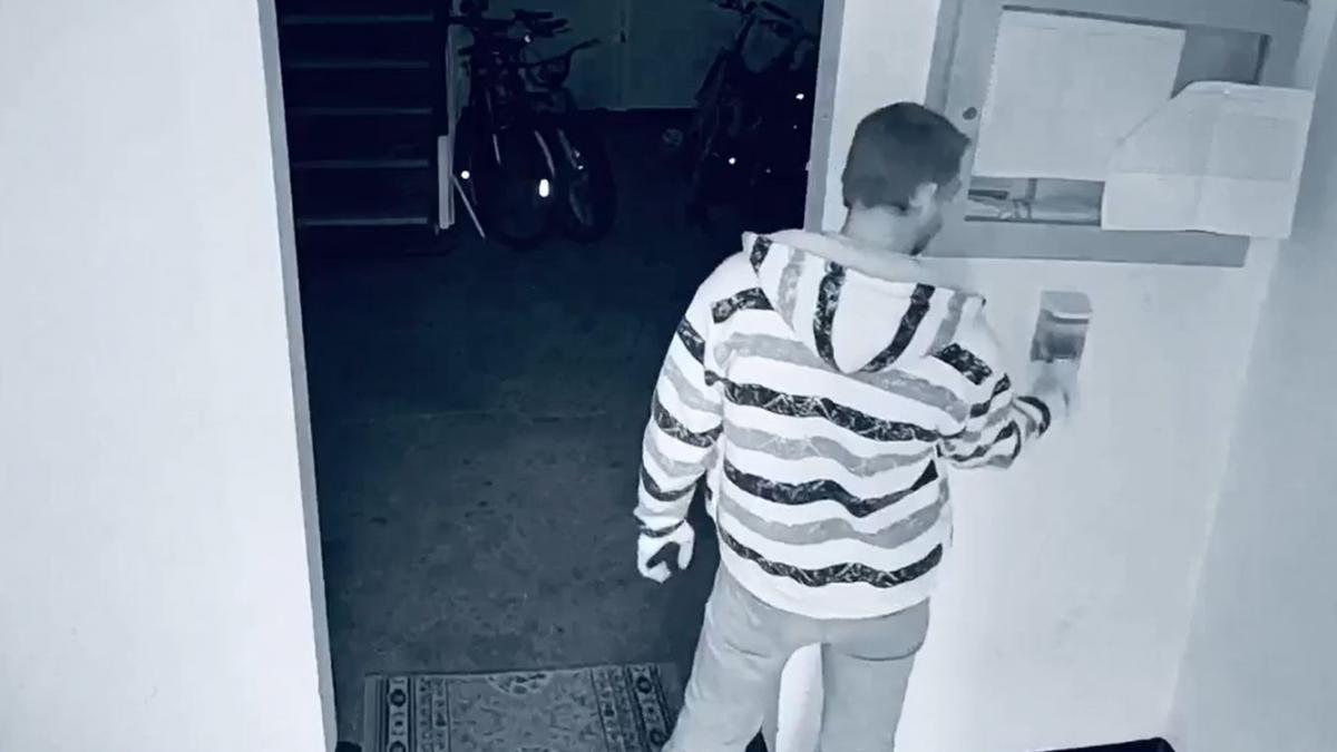 un barbat din suceava surprins in timp ce tragea dezinfectant pe nas s a intors la locul faptei