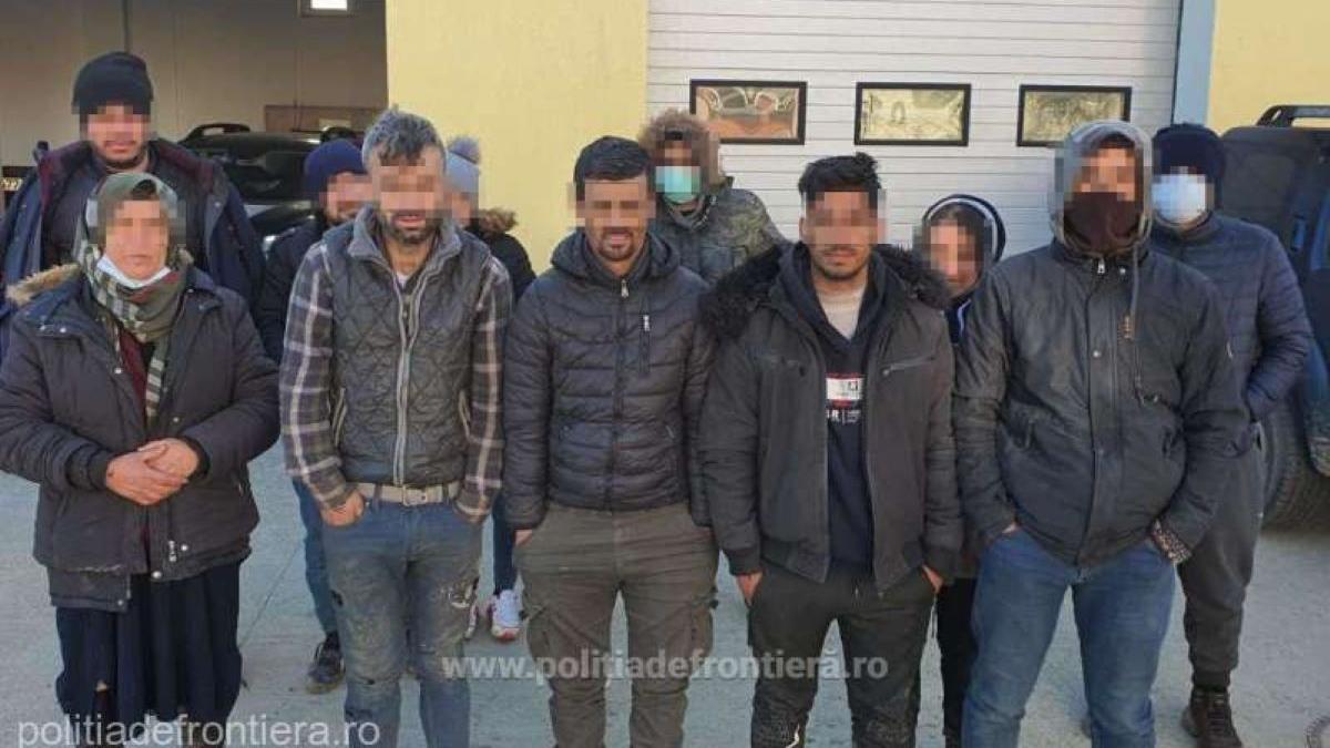 carausi romani care transportau migranti din siria arestati preventiv