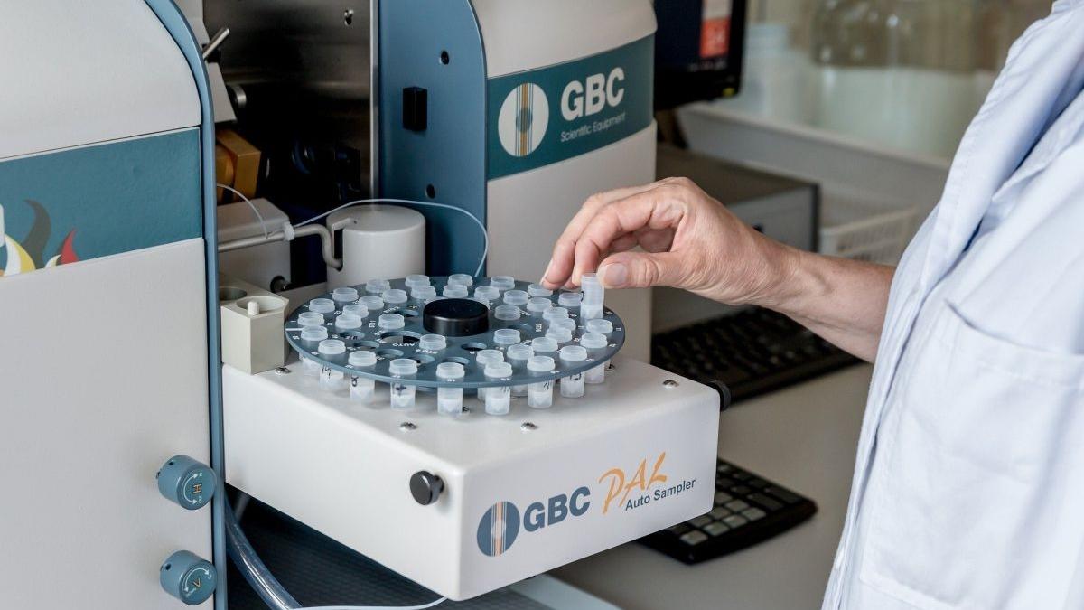 laborator de teste luat din donatii la targu jiu zace nefolosit ministrul sanatatii nu a dat inca