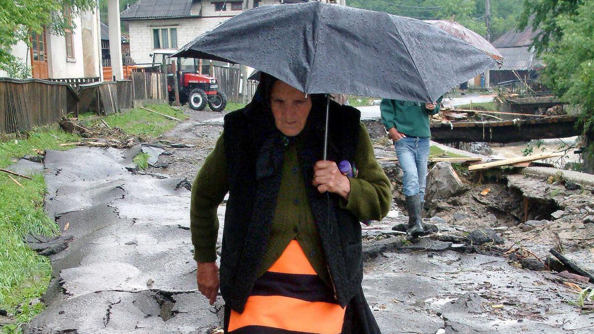 batrana jefuita de 100 000 de lei de o fata de 15 ani