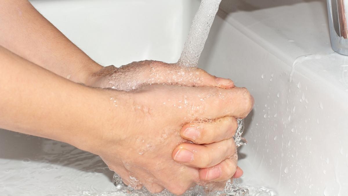 numai de bine remedii inedite pentru maini uscate si crapate