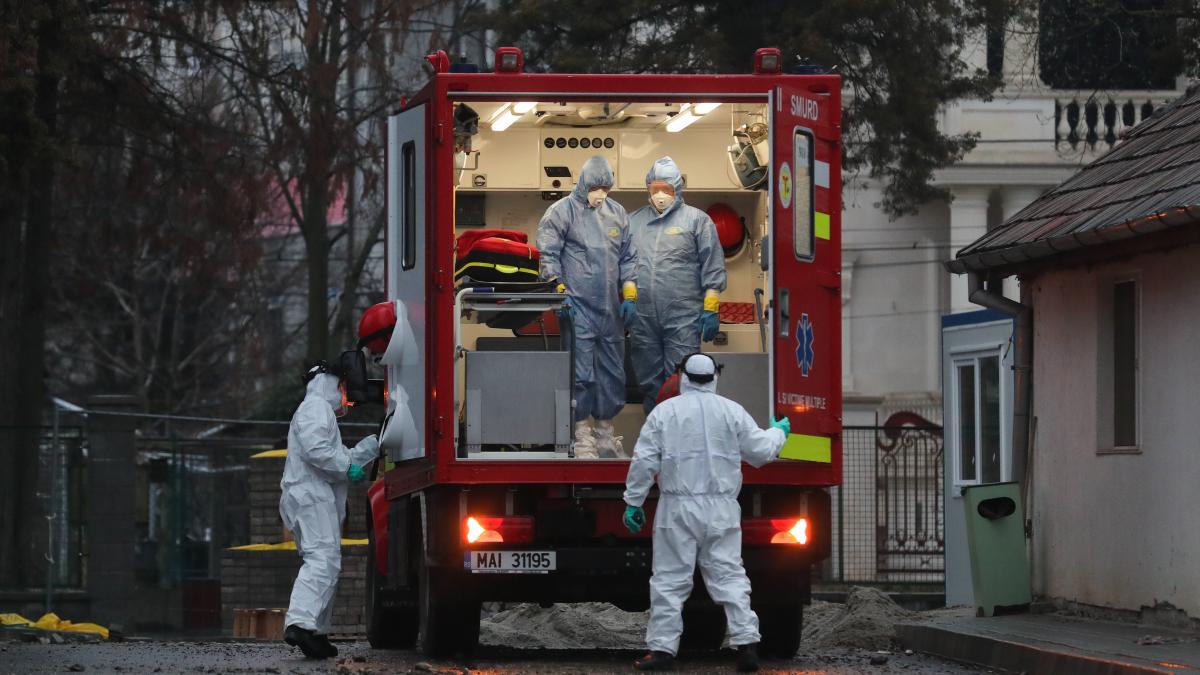 bugetar infectat cu covid 19 petrecere cu colegii