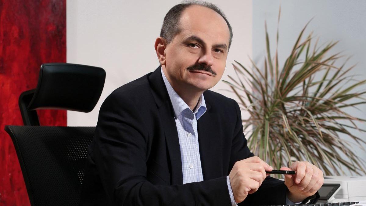 imunologul virgil paunescu si a administrat vaccinul anti covid creat de echipa sa functioneaza