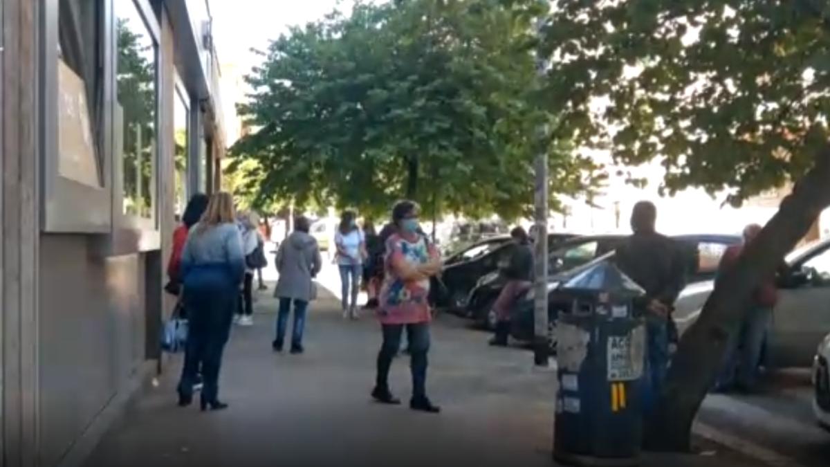 italienii au ajuns la capatul puterilor stau la coada la casele de amanet nu am bani de mancare