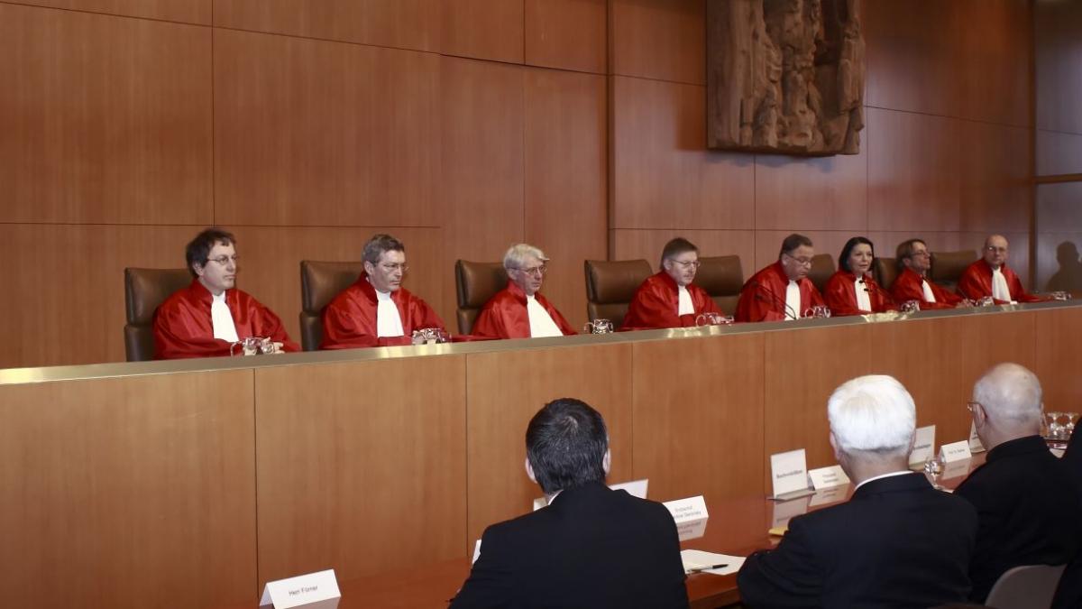 magistratii condamna atacurile la adresa ccr