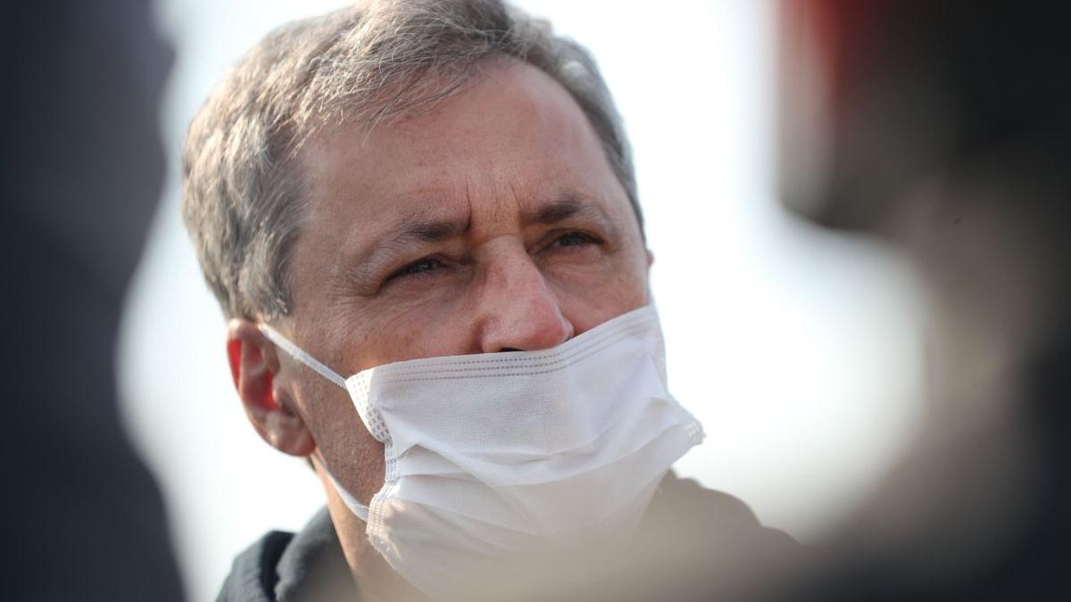 marcel vela sunati la 112 daca cineva nu are masca si stranuta