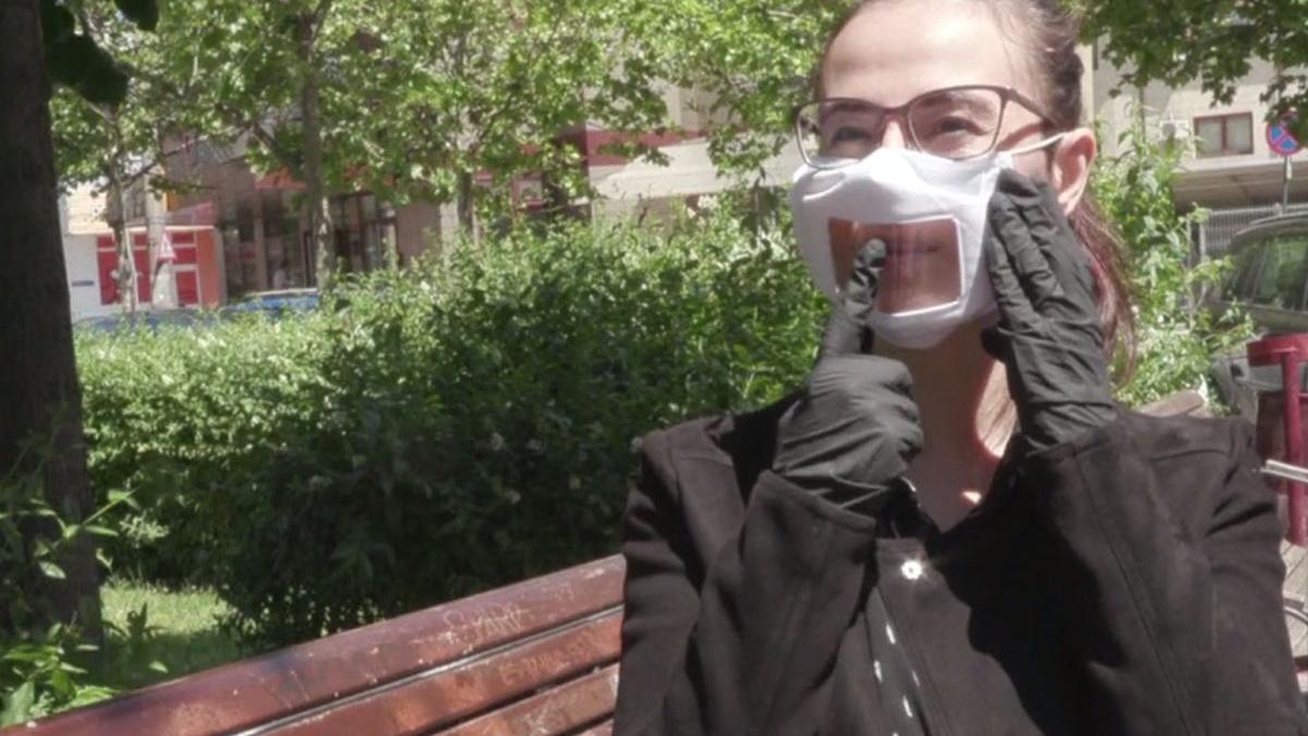 mastile blocheaza comunicarea surzilor