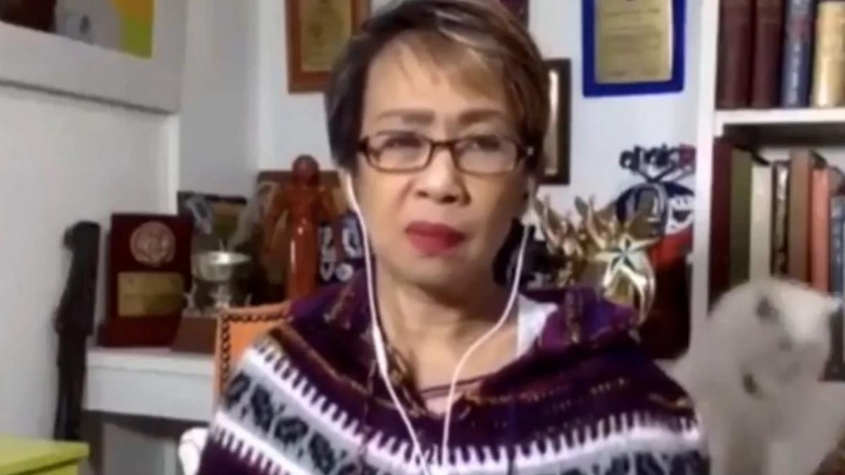 era in direct la tv cand in spatele ei a inceput o adevarata lupta si a pastrat calmul pana la