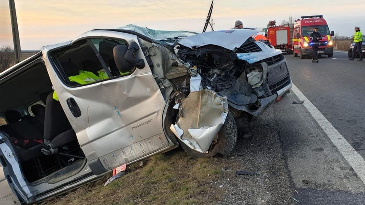 microbuz sapte pasageri rasturnat vaslui