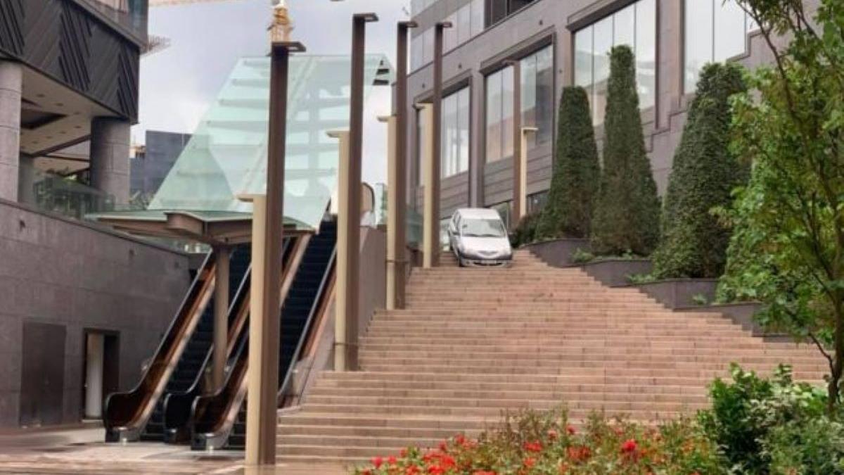 cascador fara voie la timisoara a luat o pe scari cu masina la mall