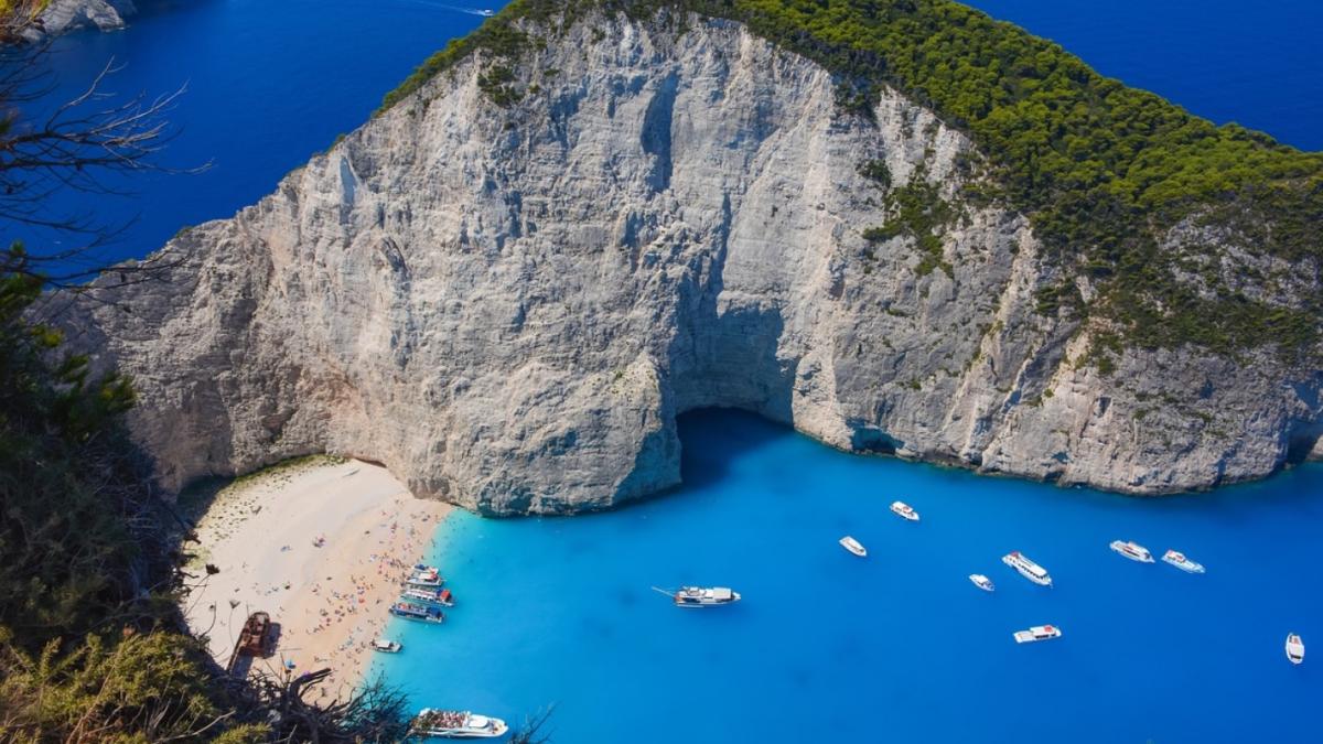 grecia a decis in sfarsit cum va proceda in cazul turistilor din alte tari sezonul reincepe pe 15