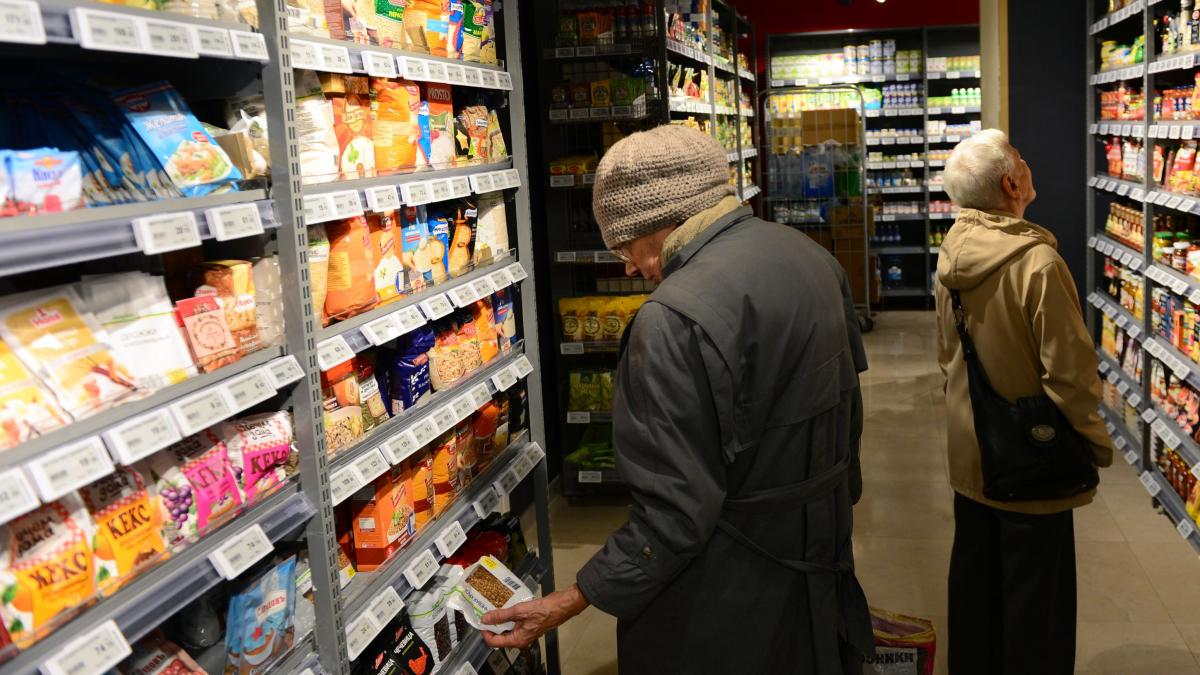 doua lanturi de supermarketuri au renuntat la masurarea temperaturii clientilor