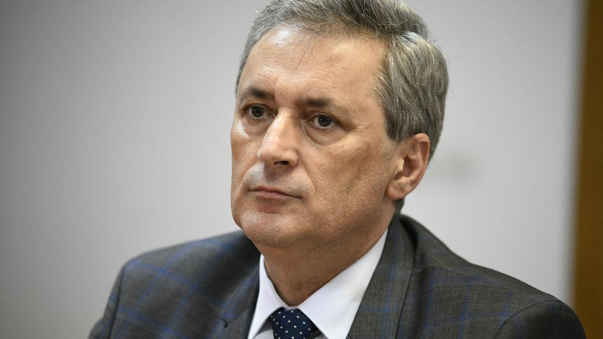 marcel vela petrecere apartament opt persoane