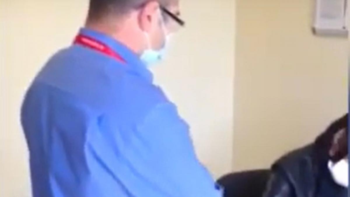 scandalul termoscanarii a ajuns si la vaslui nu vreau sa mi ia temperatura chemati politia vreau sa