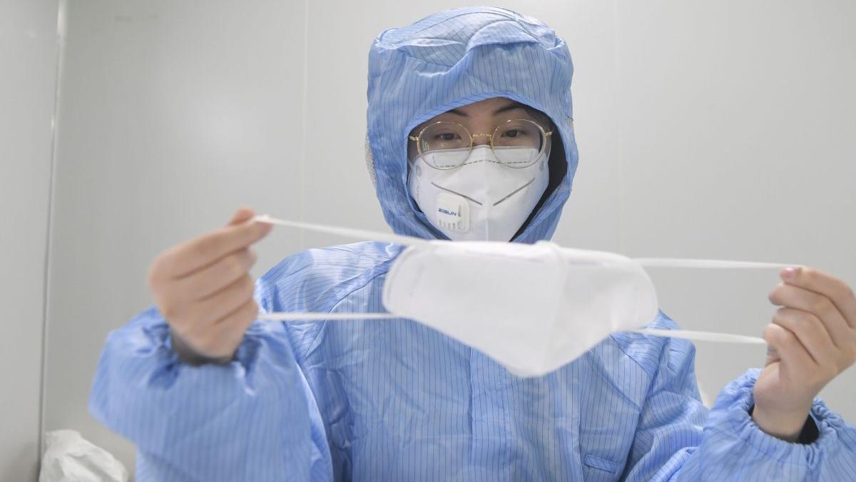 a aparut masca de protectie care se dezinfecteaza singura