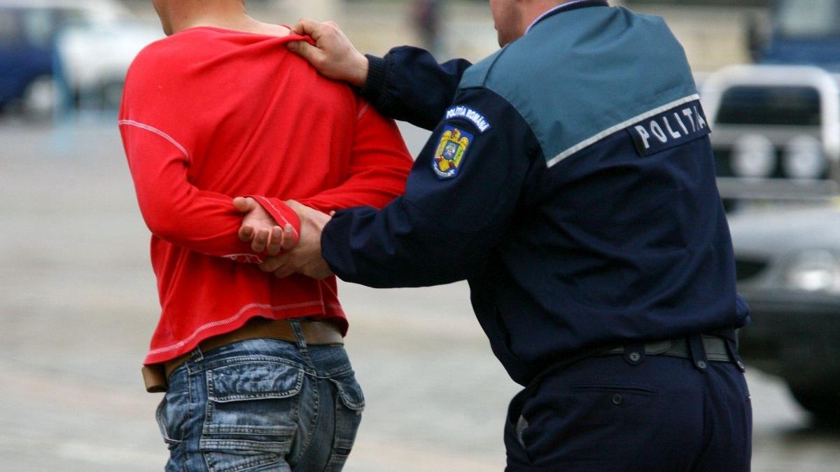 tanarul timisoara a jefuit o farmacista a sunat la 112 a chemat politia