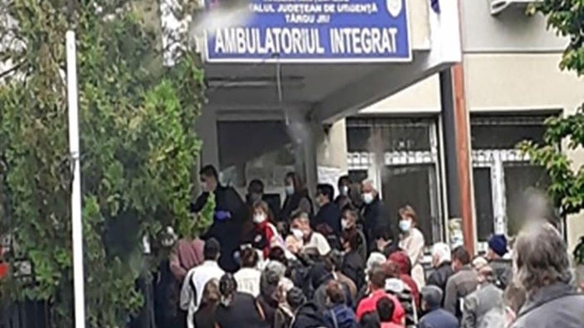 coada imensa spitalul judetean targu jiu