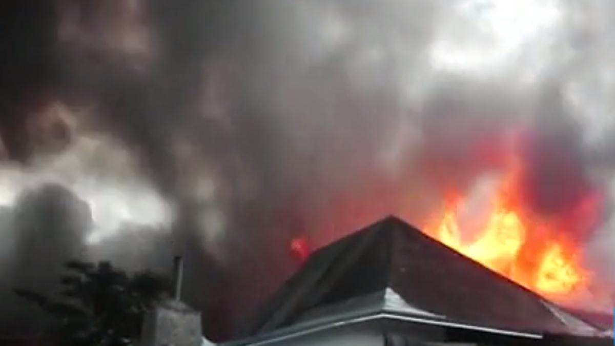 incendiu puternic la o fabrica de confectii din iasi