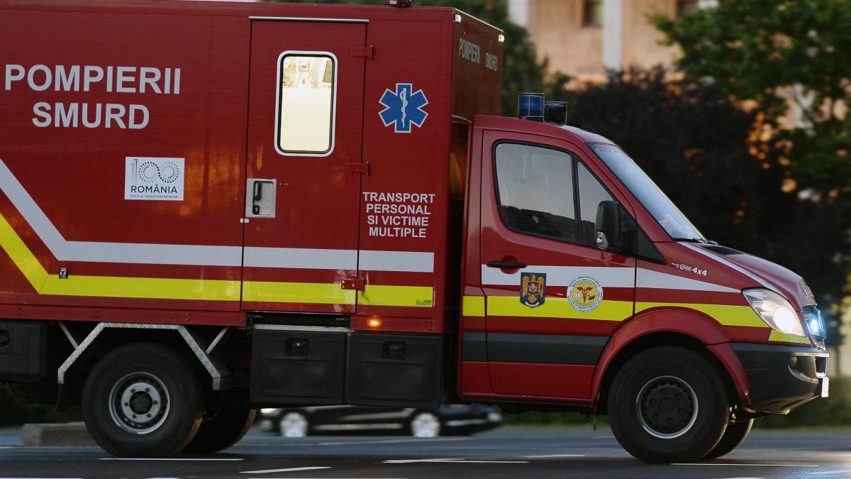 ambulanta smurd pacient spital a cazut in sant
