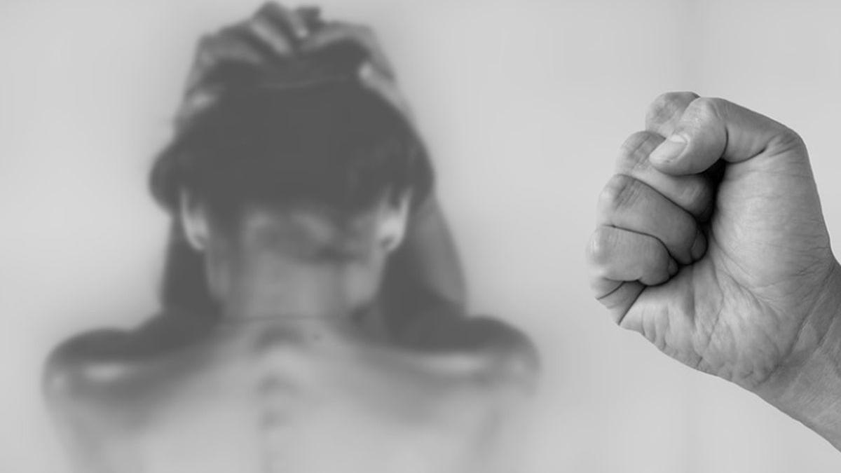 femeie batuta cu bata vaslui cretesti