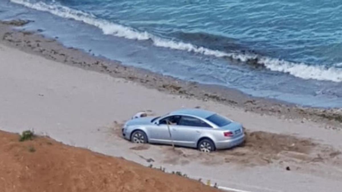 masina impotmolita nisip plaja olimp