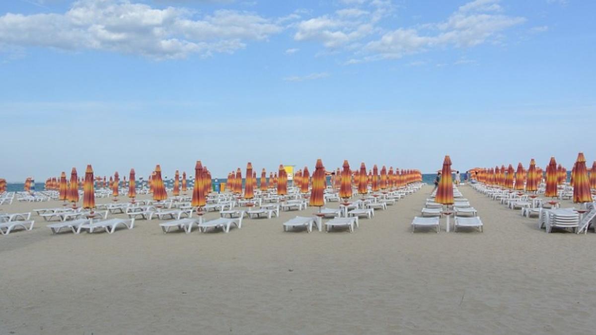 bulgaria turisti plaje umbrele sezlonguri gratis