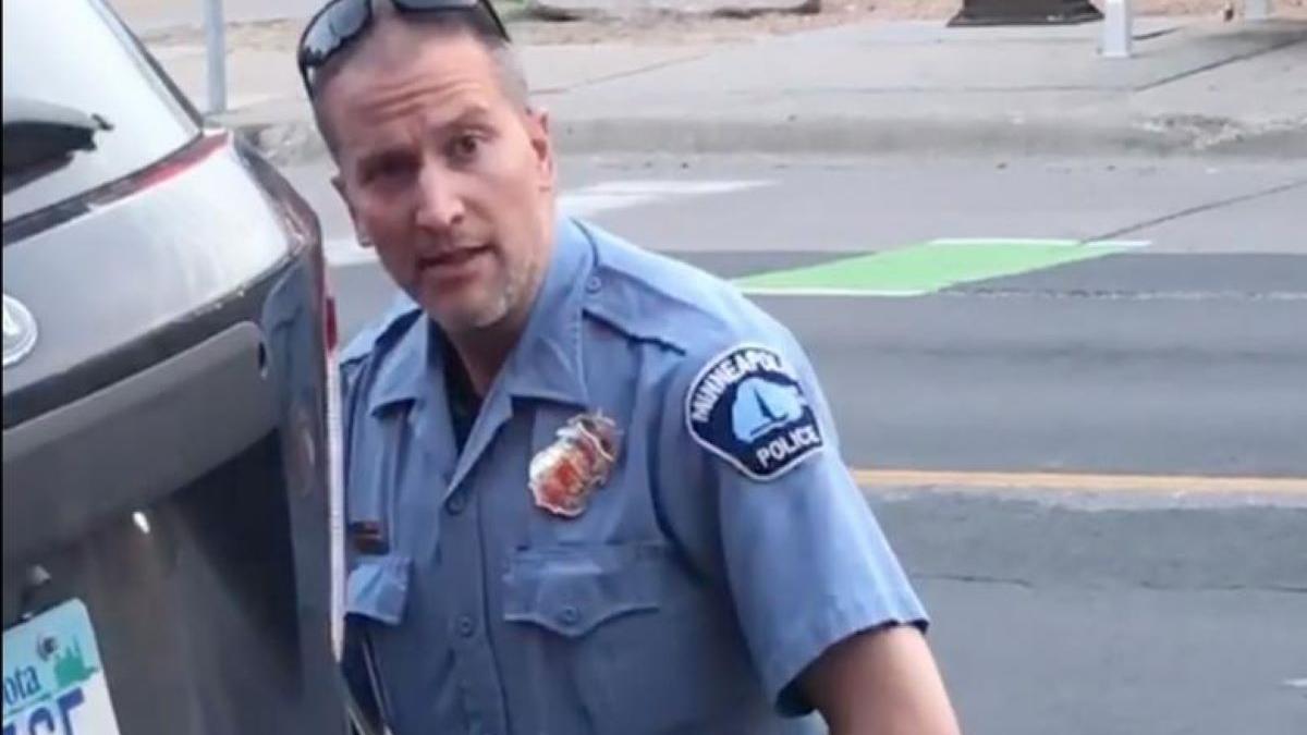 politistul care l a ucis pe cetateanul afro american a fost arestat