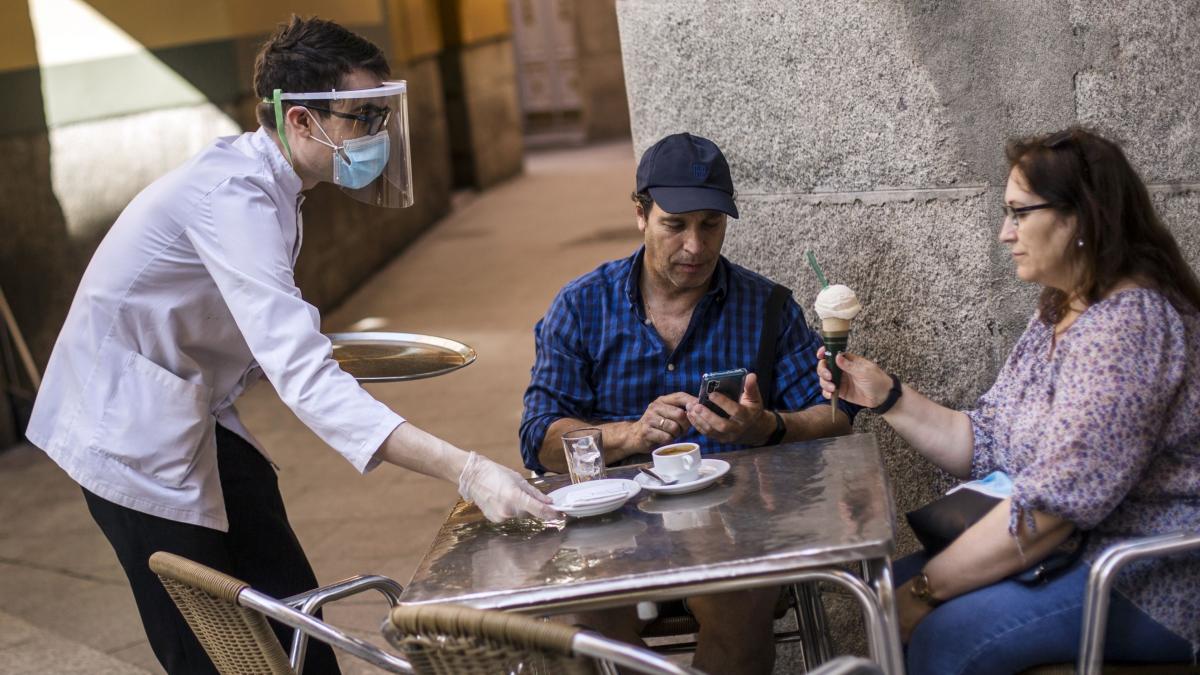 terasele se pregatesc pentru deschidere meniuri de unica folosinta si tacamuri sigilate