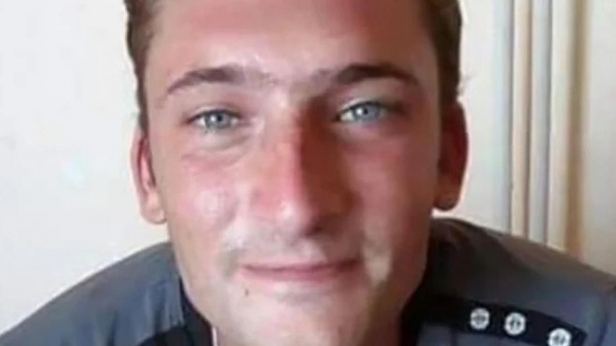 roman 27 de ani s a sinucis in italia