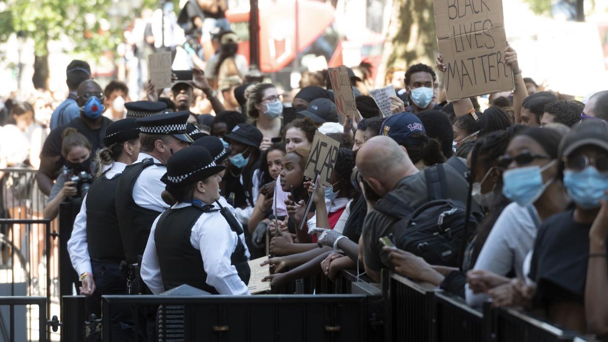 protestele din sua se extind si in europa confruntari intre manifestanti si politie in londra