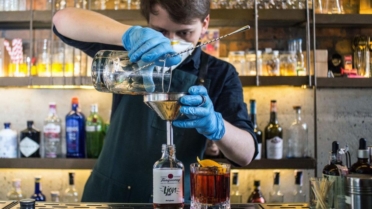 salariu barman mamaia pandemie