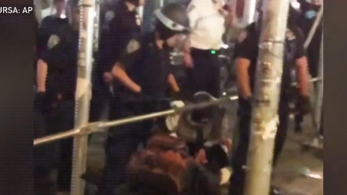 soldati america proteste politisti