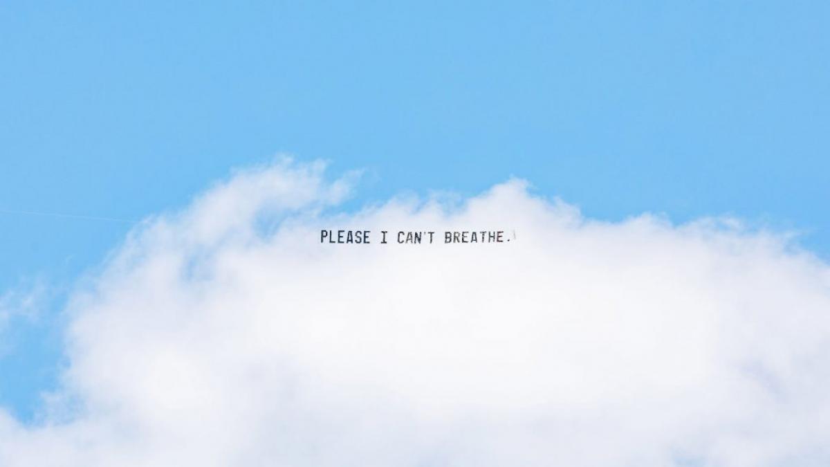 ultimele cuvinte a lui george floyd vazute pe cerul din america te rog nu pot respira