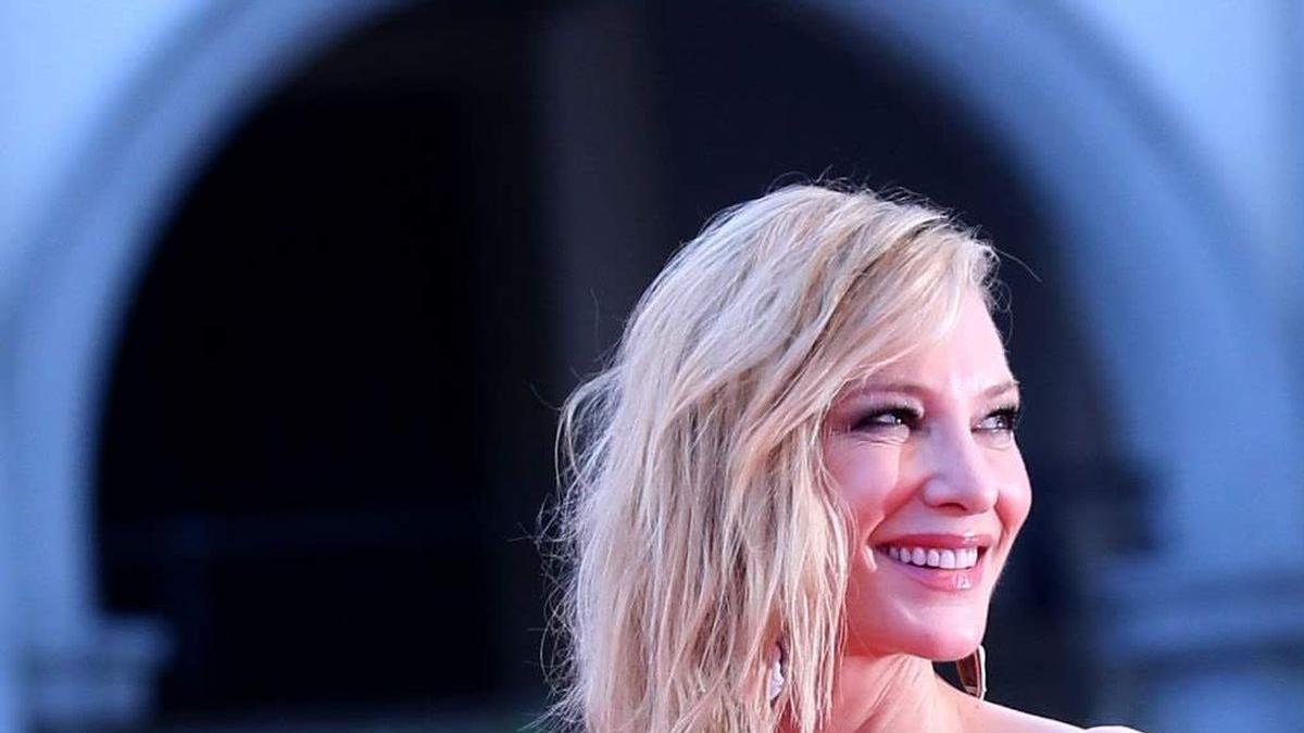 actrita cate blanchett s a taiat cu drujba la cap