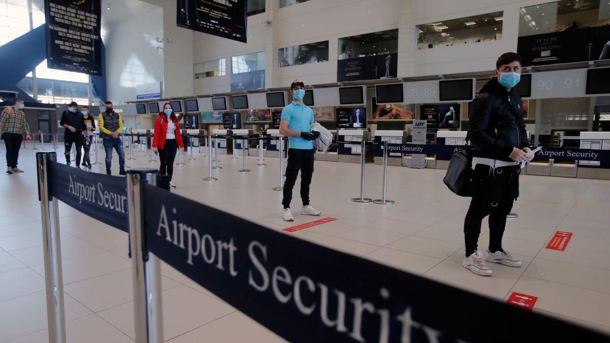 israelieni blocati pe aeroportul otopeni