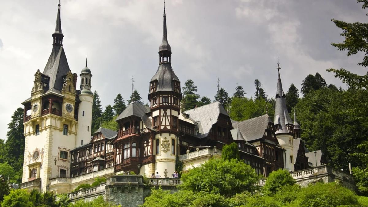 castelul peles redeschis pentru vizitatori
