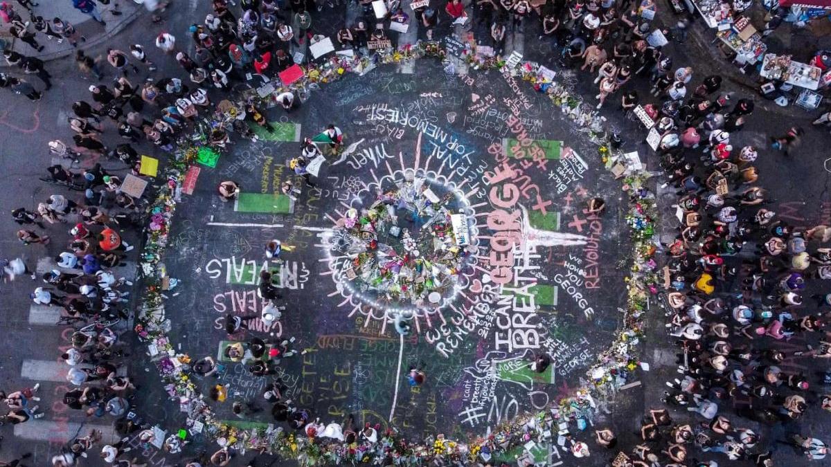a 12 a zi de proteste in sua demonstratii pasnice cu muzica si dans in majoritatea oraselor
