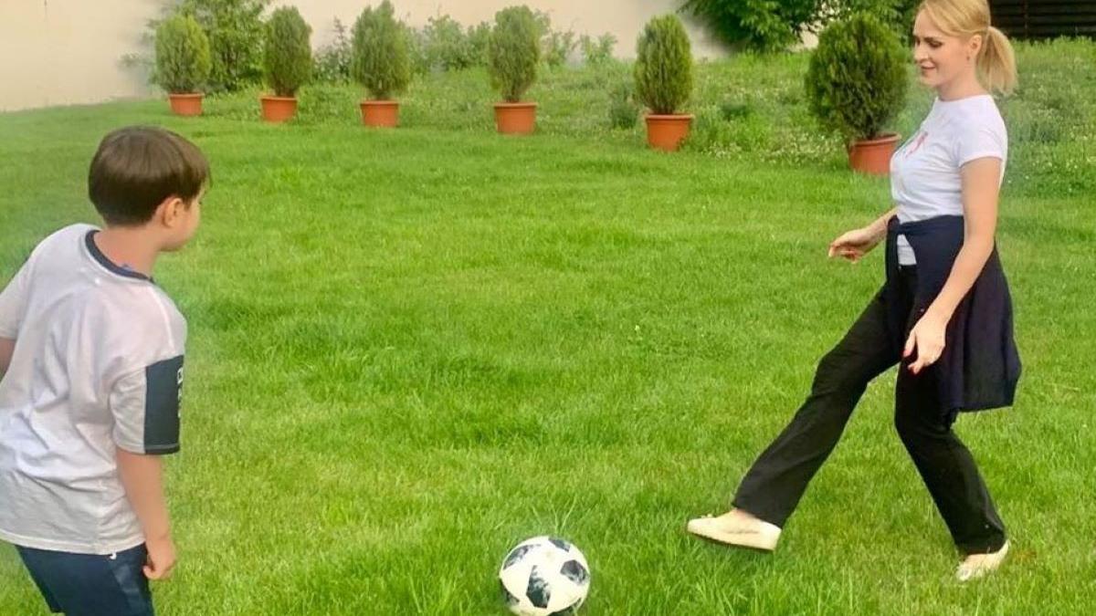 gabriela firea meci de fotbal in familie