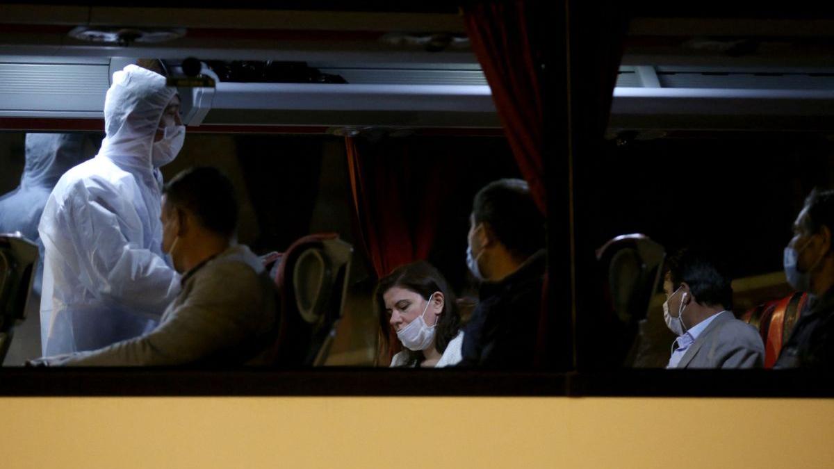 avion pasageri aterizare coronavirus