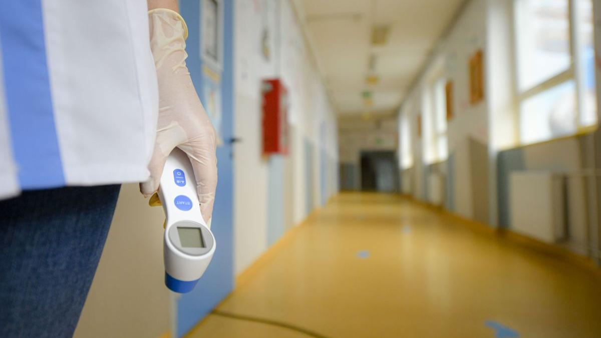 al doilea elev confirmat covid 19