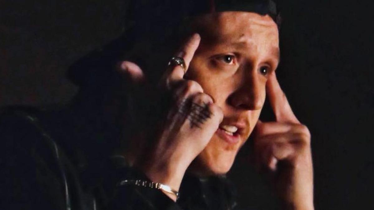 cantaretul what s up a sarit la bataie cu vecinul sau