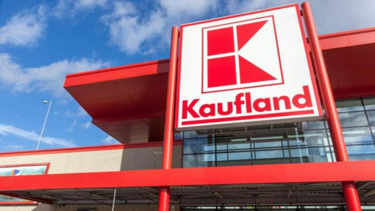 cat castiga un angajat kaufland retailerul are acum 12 500 de salariati in romania