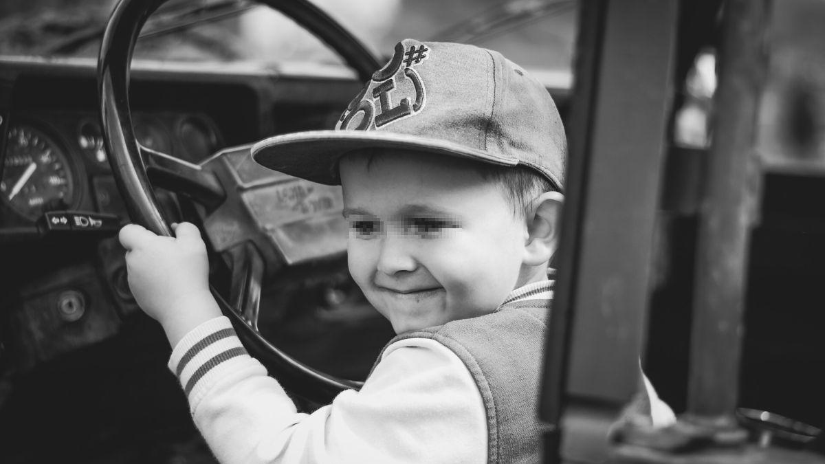 copil trei ani volan lovire mama