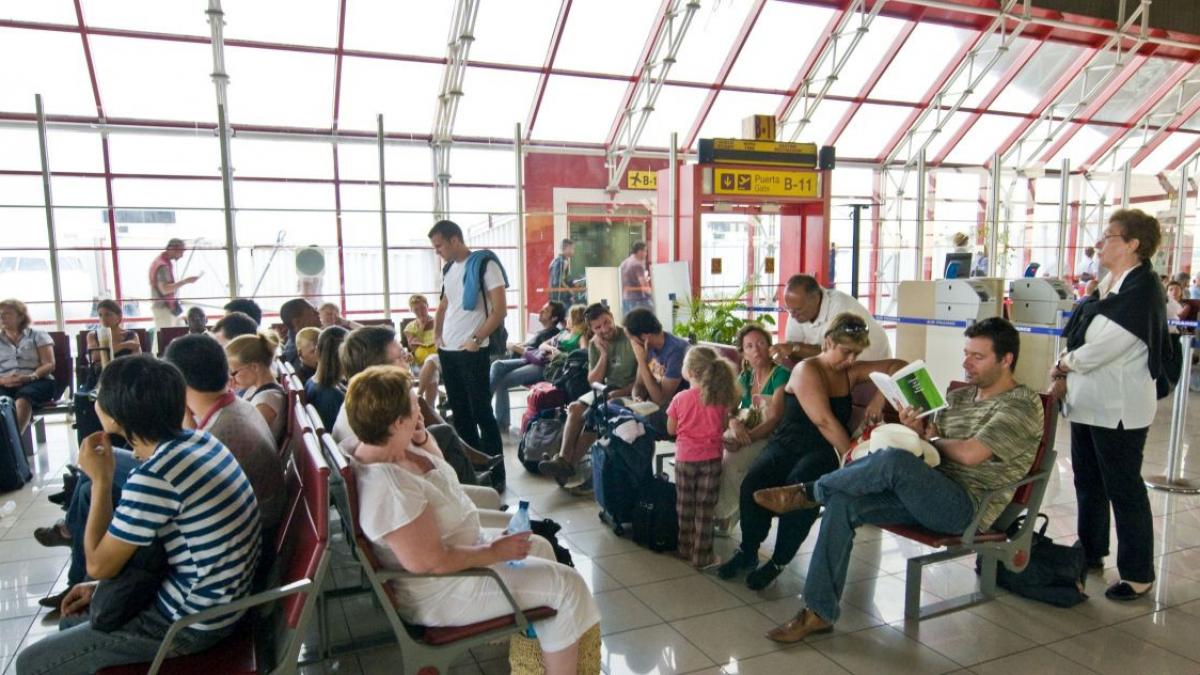 adevarata cauza pentru care lista unde romanii au voie in vacanta e ascunsa statele unde suntem