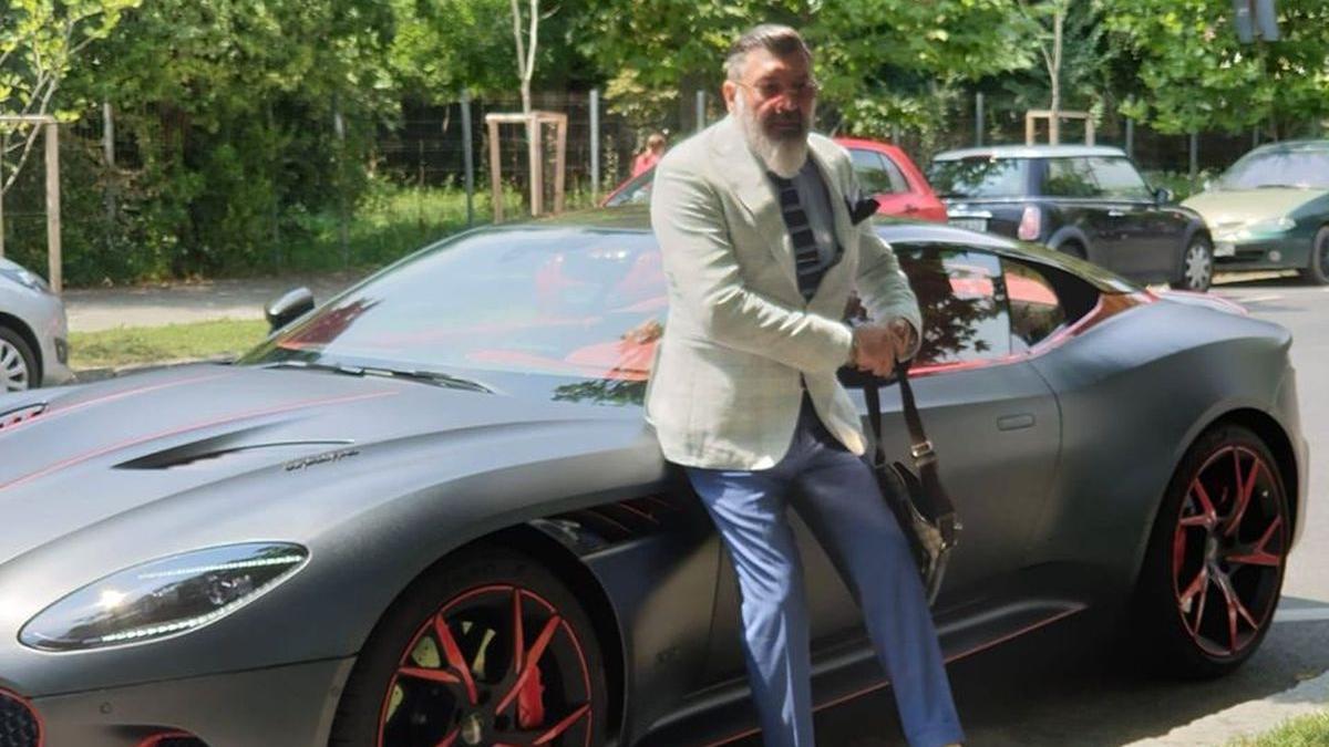 craiul de dorobanti cu cele mai multe masini din garaj a calatorit in peste 70 de tari si ar avea